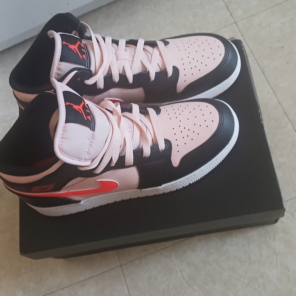 Nike Women's Black and Pink High-Top Sneakers